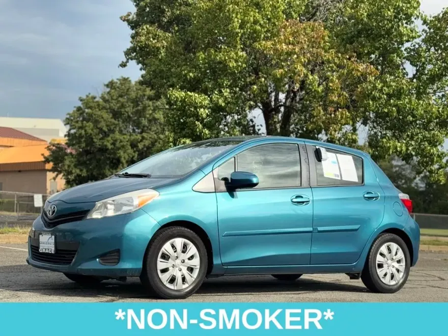 2012 Toyota Yaris LE photo 1