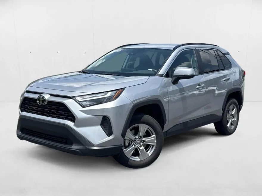 2024 Toyota RAV4 XLE photo 1
