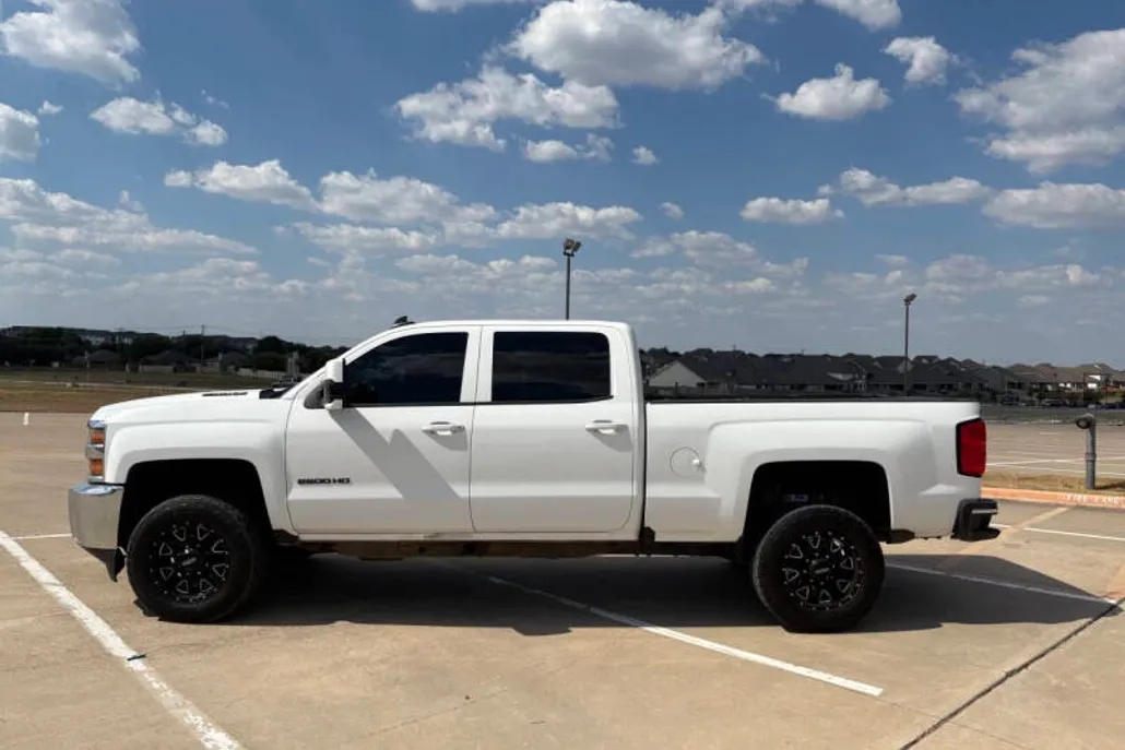 2016 Chevrolet Silverado 2500HD LT photo 1