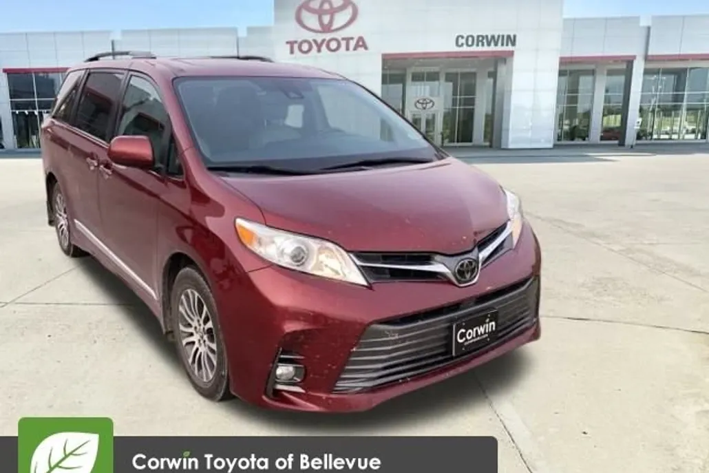2018 Toyota Sienna XLE Limited Premium photo 1