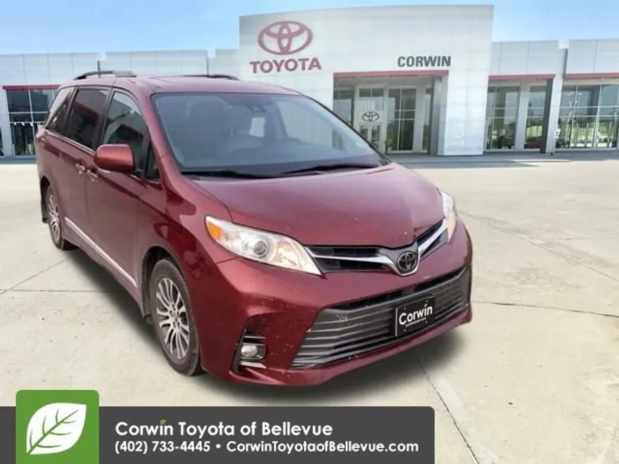 2018 Toyota Sienna XLE Limited Premium photo 1