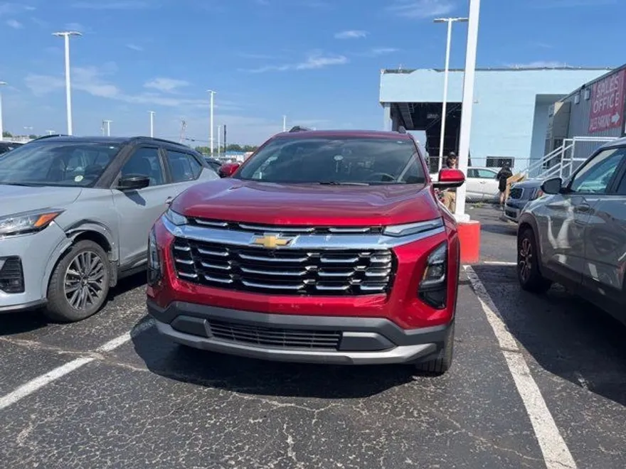 2025 Chevrolet Equinox LT photo 1