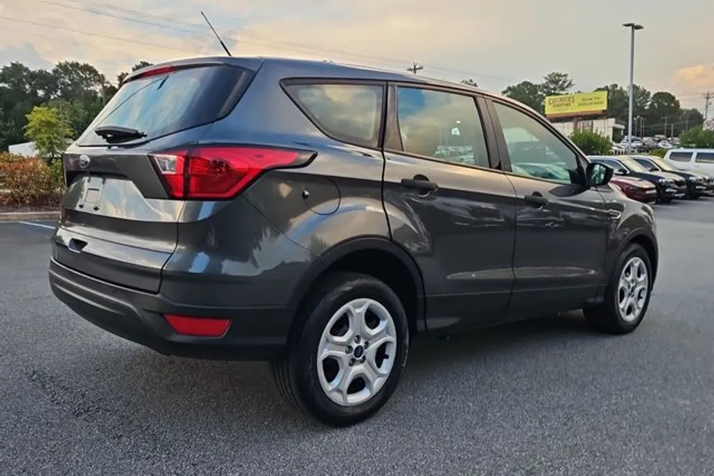 2019 Ford Escape S photo 1
