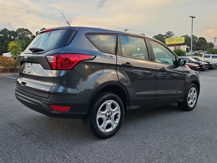 2019 Ford Escape S photo 1
