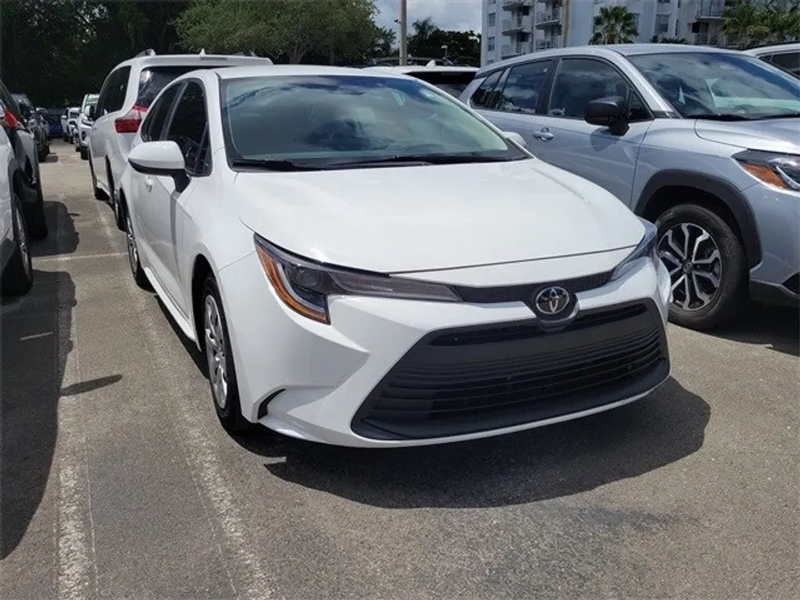2024 Toyota Corolla LE photo 1