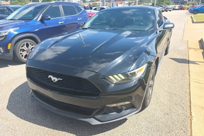 2015 Ford Mustang V6 photo 1