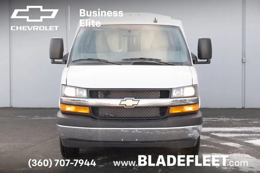2024 Chevrolet Express Cutaway 3500 photo 1