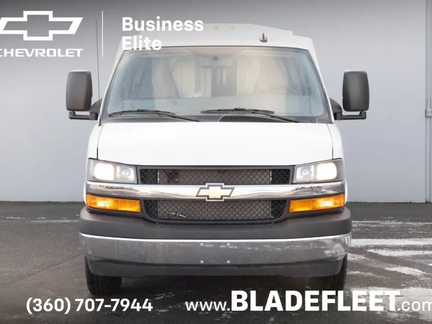 2024 Chevrolet Express Cutaway 3500 photo 1