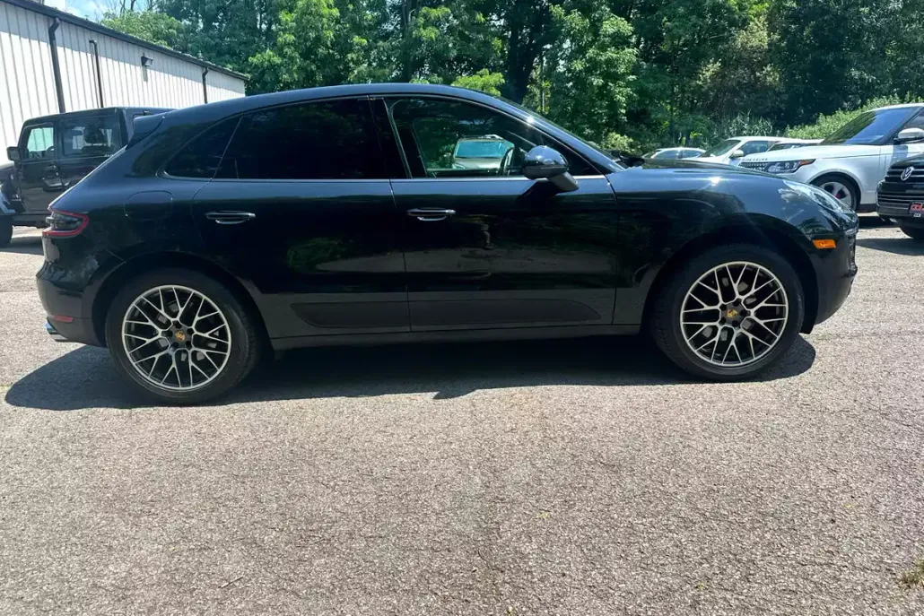 2018 Porsche Macan Base photo 1