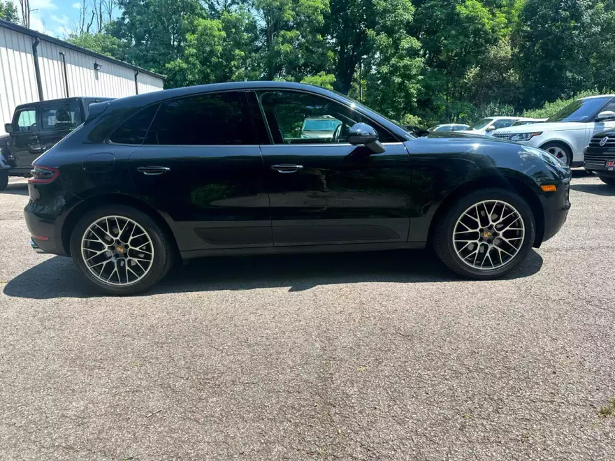 2018 Porsche Macan Base photo 1