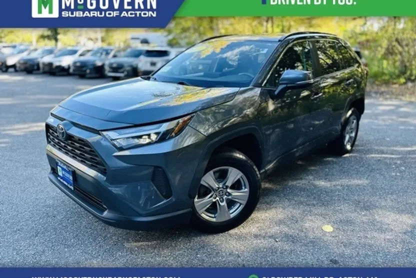 2022 Toyota RAV4 XLE photo 1