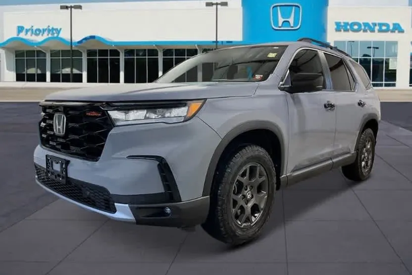 2025 Honda Pilot TrailSport photo 1