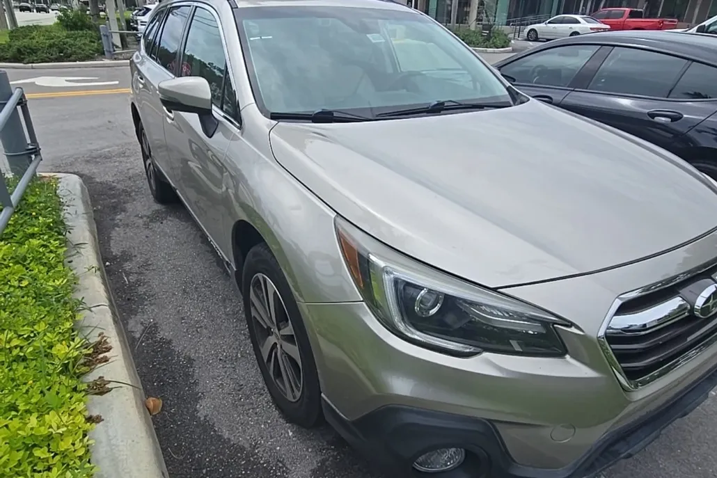 2018 Subaru Outback 2.5i Limited photo 1