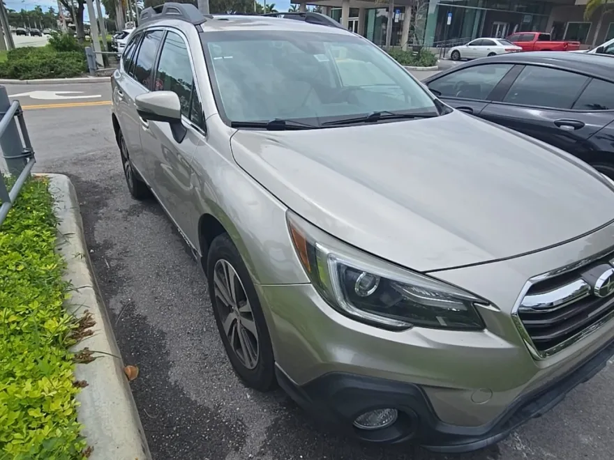 2018 Subaru Outback 2.5i Limited photo 1