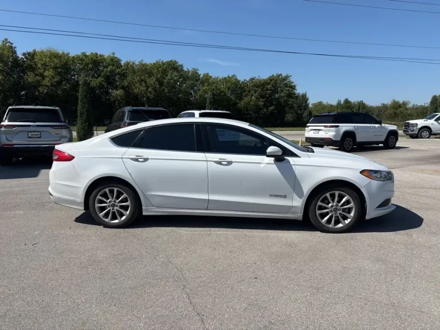 2017 Ford Fusion Hybrid SE photo 1