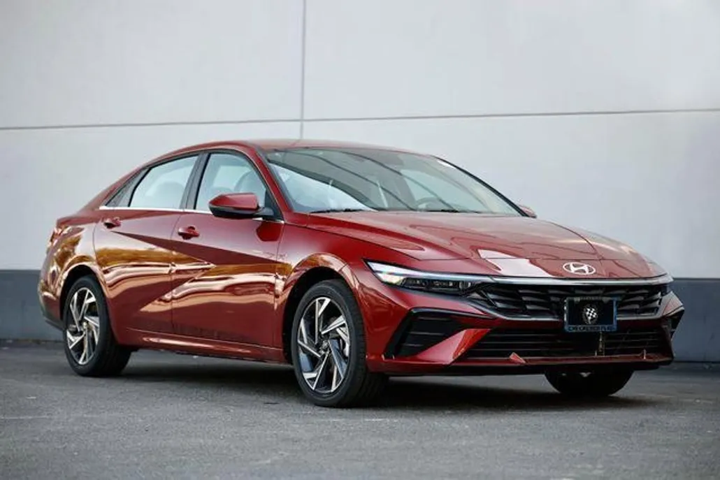 2025 Hyundai Elantra Limited photo 1