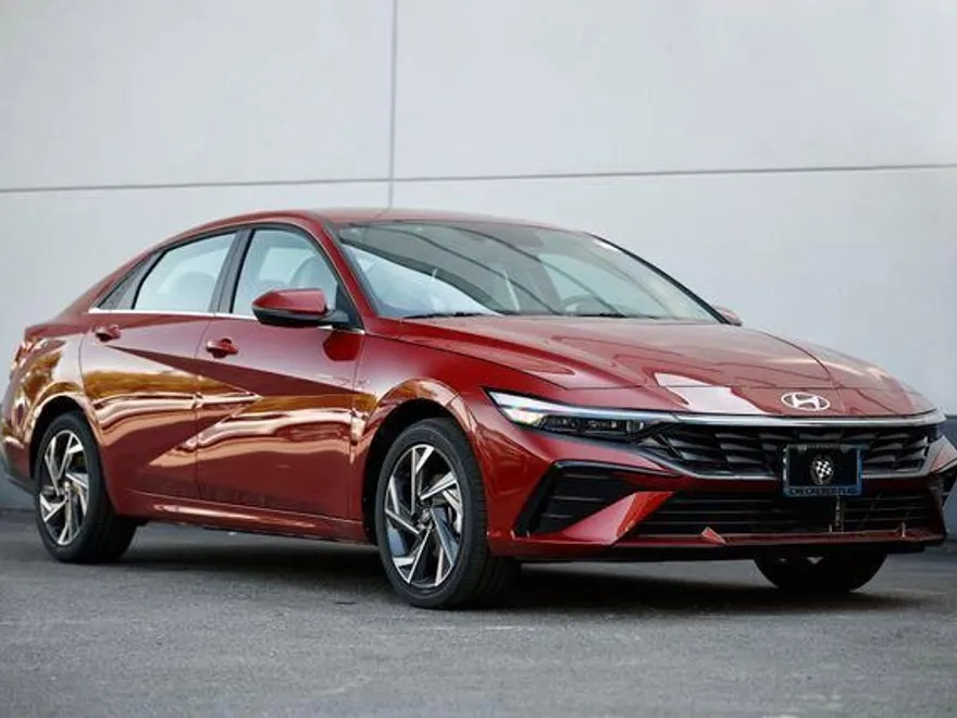 2025 Hyundai Elantra Limited photo 1