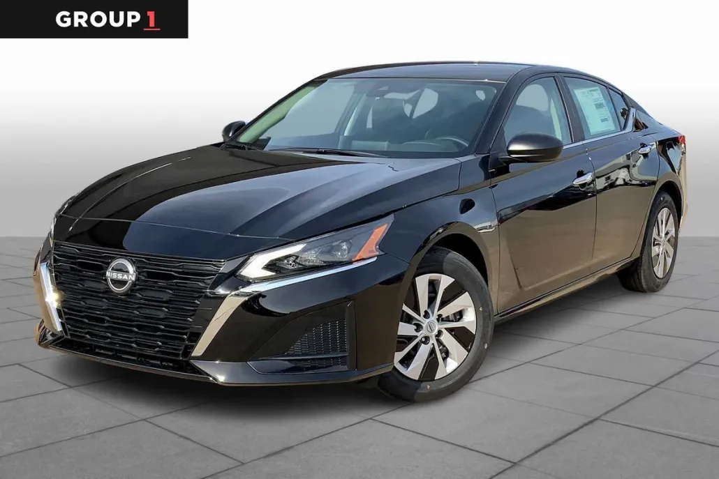 2025 Nissan Altima SR photo 1