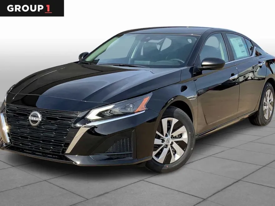 2025 Nissan Altima SR photo 1