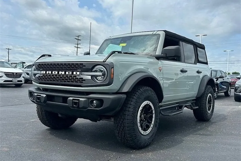 2023 Ford Bronco Badlands photo 1