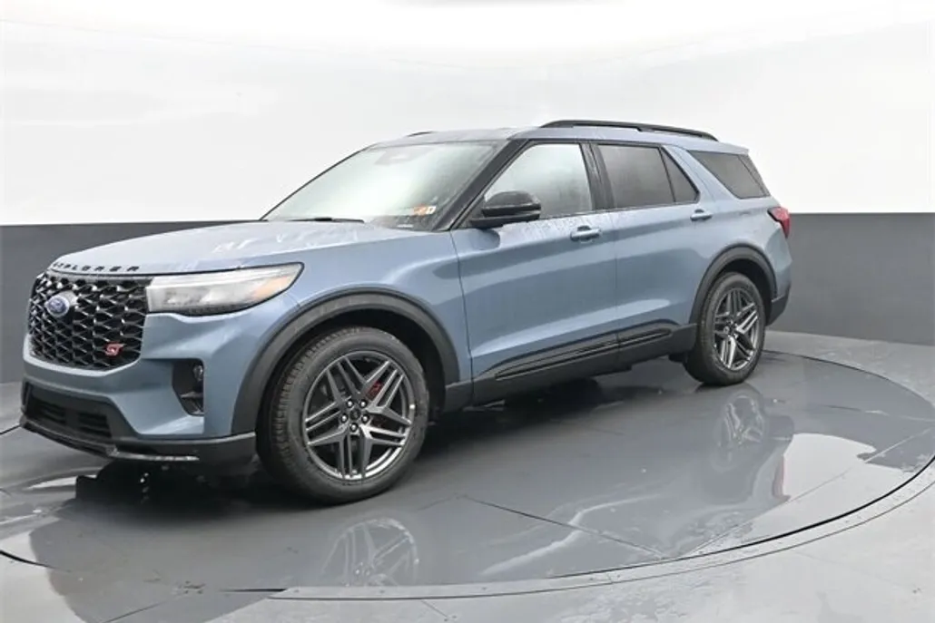 2025 Ford Explorer ST photo 1
