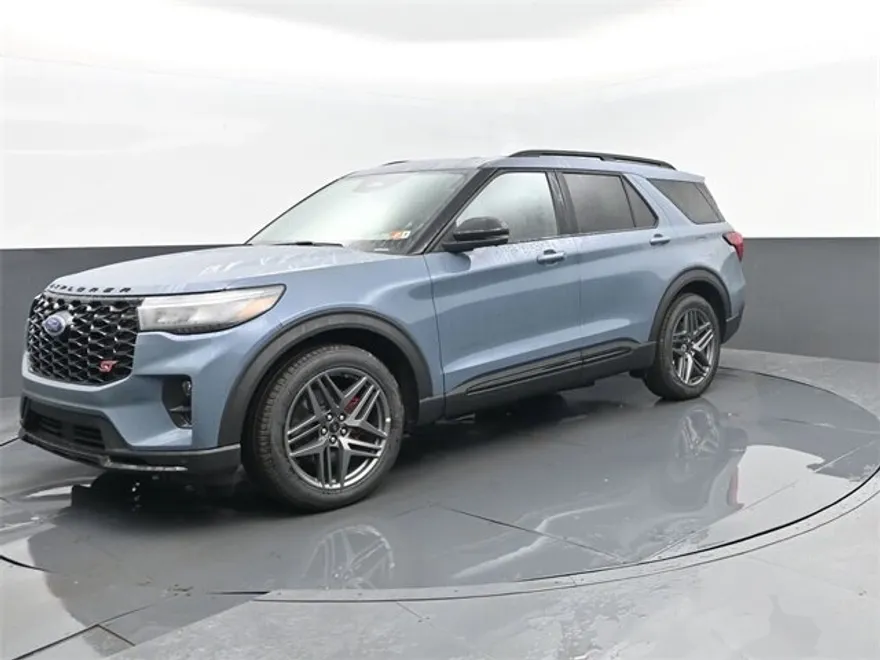 2025 Ford Explorer ST photo 1
