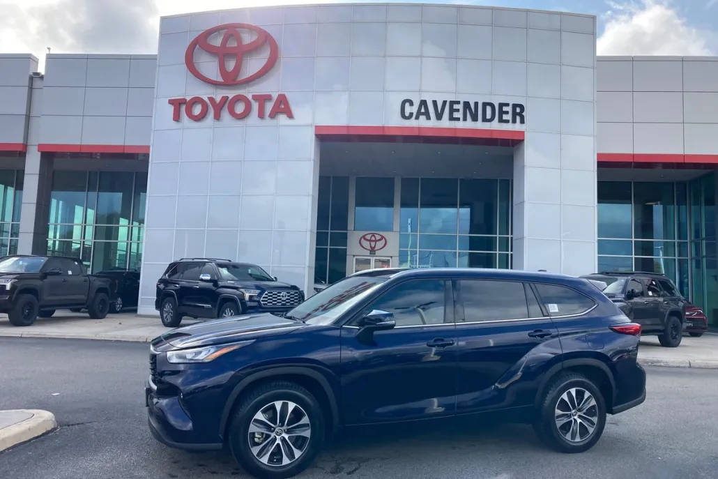 2020 Toyota Highlander XLE photo 1