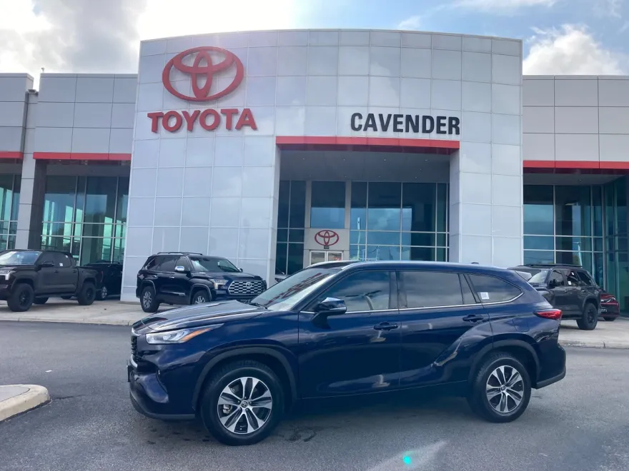 2020 Toyota Highlander XLE photo 1