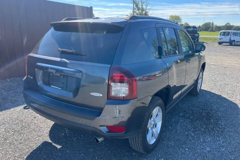 2017 Jeep Compass Latitude photo 1