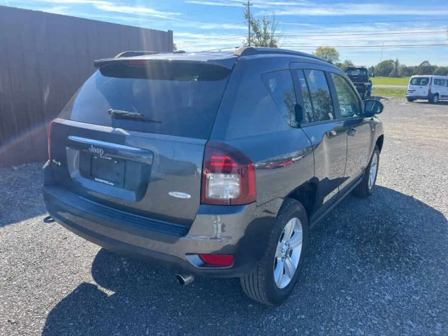 2017 Jeep Compass Latitude photo 1