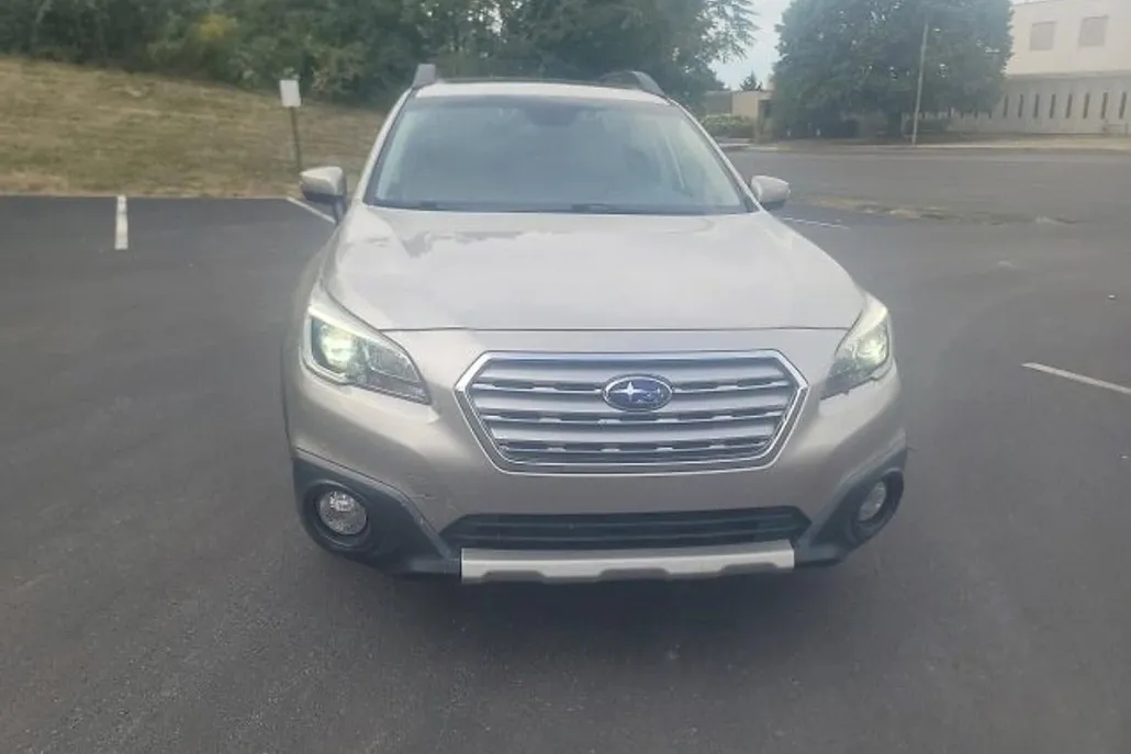 2017 Subaru Outback 2.5i Limited photo 1