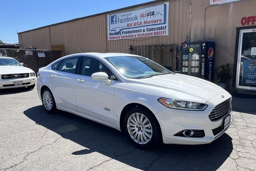 2014 Ford Fusion Energi Titanium photo 1