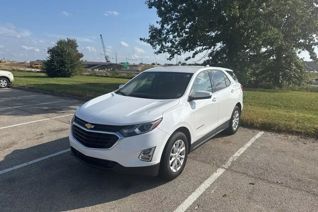 2019 Chevrolet Equinox LT photo 1