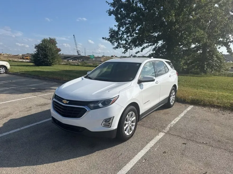 2019 Chevrolet Equinox LT photo 1