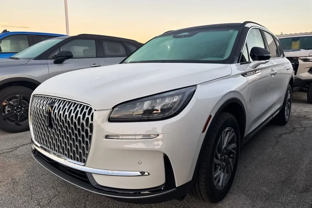 2025 Lincoln Corsair Premiere photo 1