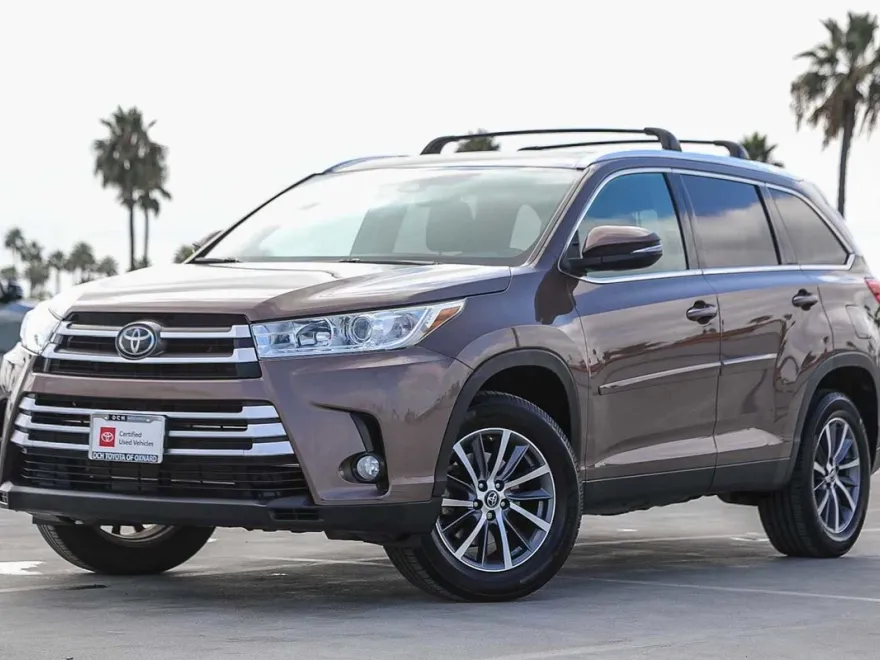 2019 Toyota Highlander XLE photo 1