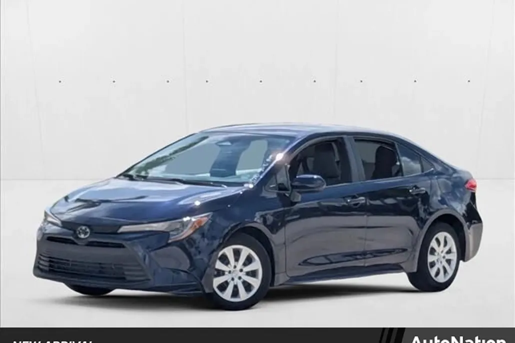 2023 Toyota Corolla LE photo 1