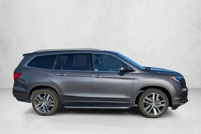2018 Honda Pilot Touring photo 1