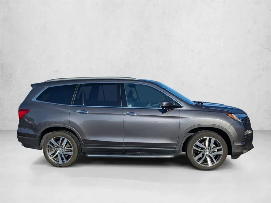 2018 Honda Pilot Touring photo 1