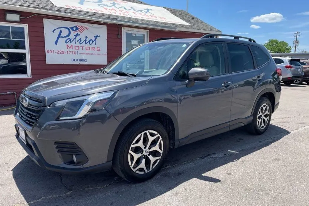 2022 Subaru Forester Premium photo 1