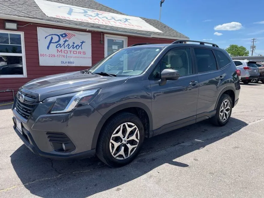 2022 Subaru Forester Premium photo 1