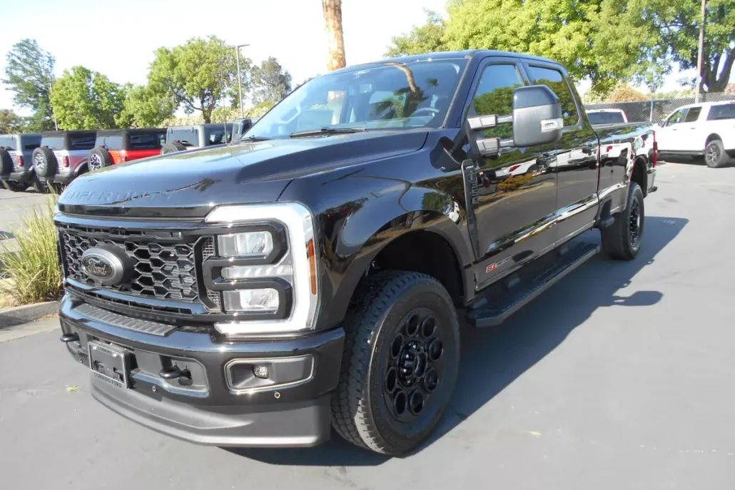 2025 Ford F-350 Lariat photo 1