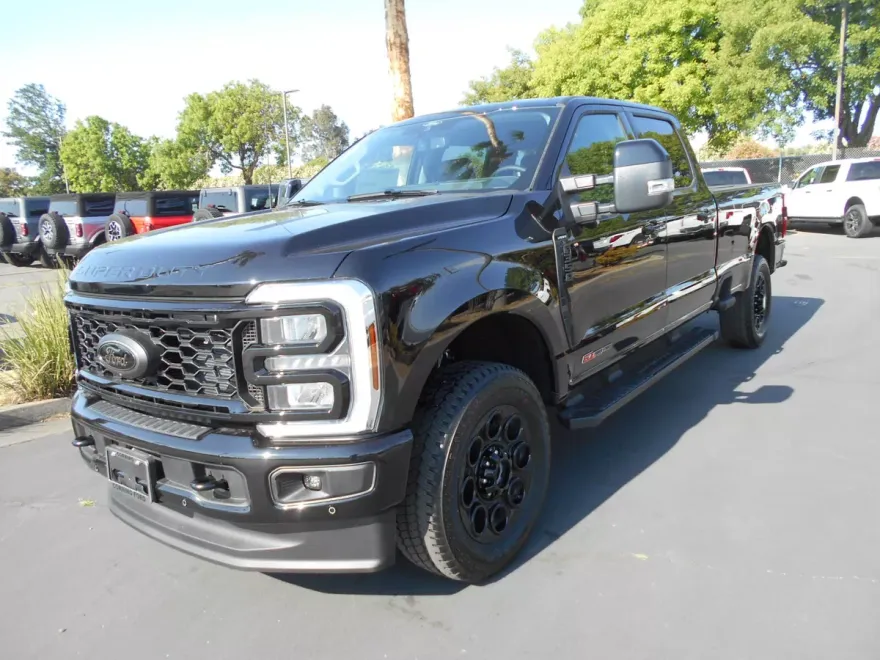 2025 Ford F-350 Lariat photo 1