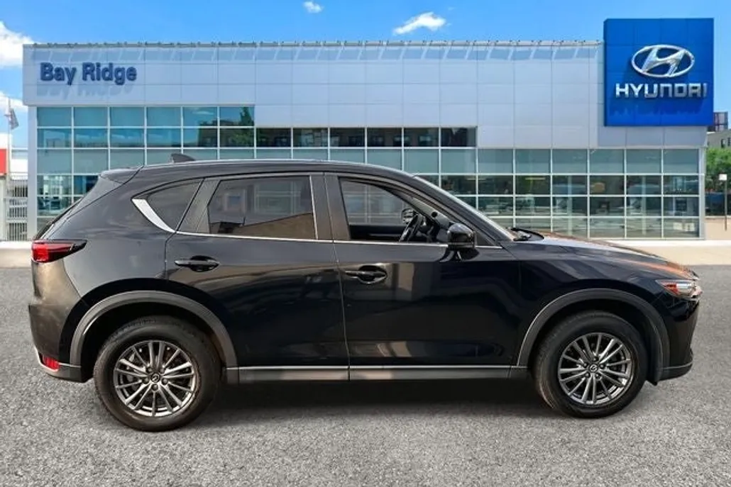 2017 Mazda CX-5 Touring photo 1
