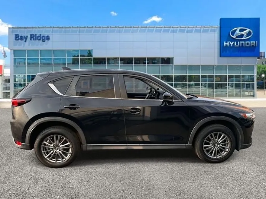 2017 Mazda CX-5 Touring photo 1