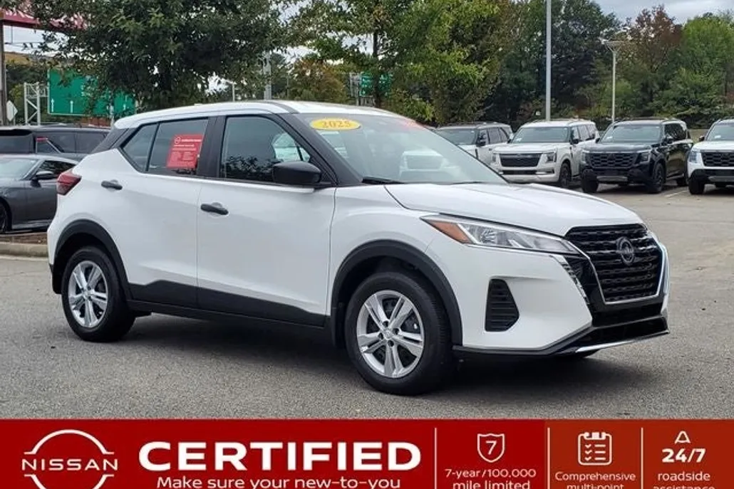 2025 Nissan Kicks Play S photo 1