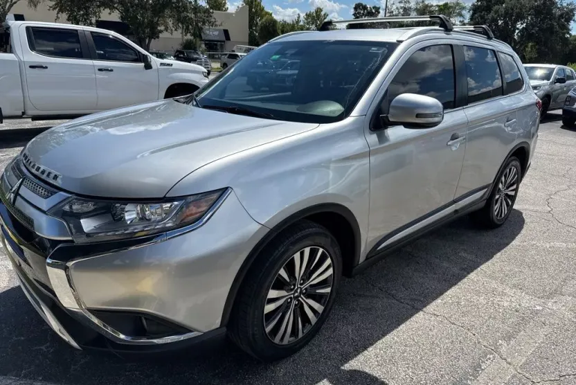 2020 Mitsubishi Outlander SEL photo 1