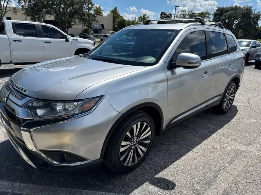 2020 Mitsubishi Outlander SEL photo 1