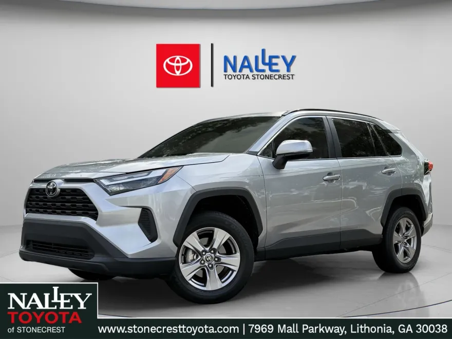 2022 Toyota RAV4 XLE photo 1