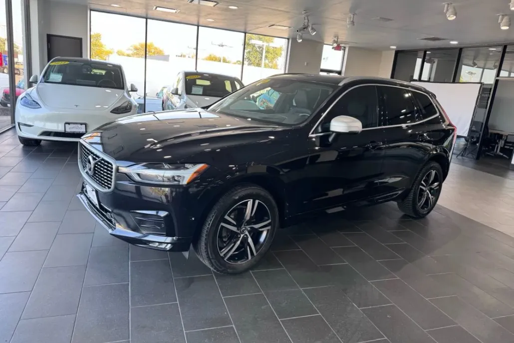 2019 Volvo XC60 T5 R-Design photo 1